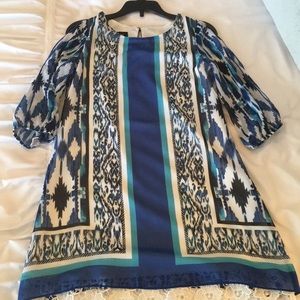 Girls blue patterned dress.💙